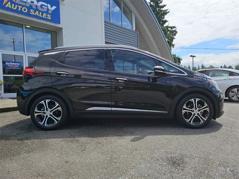 Used 2020 Chevrolet Bolt Premier w/ Infotainment Package image 9