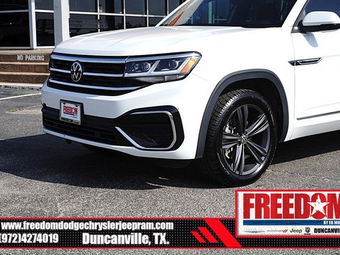 Used 2021 Volkswagen Atlas Cross Sport SE w/ Panoramic Sunroof Package FWD image 40