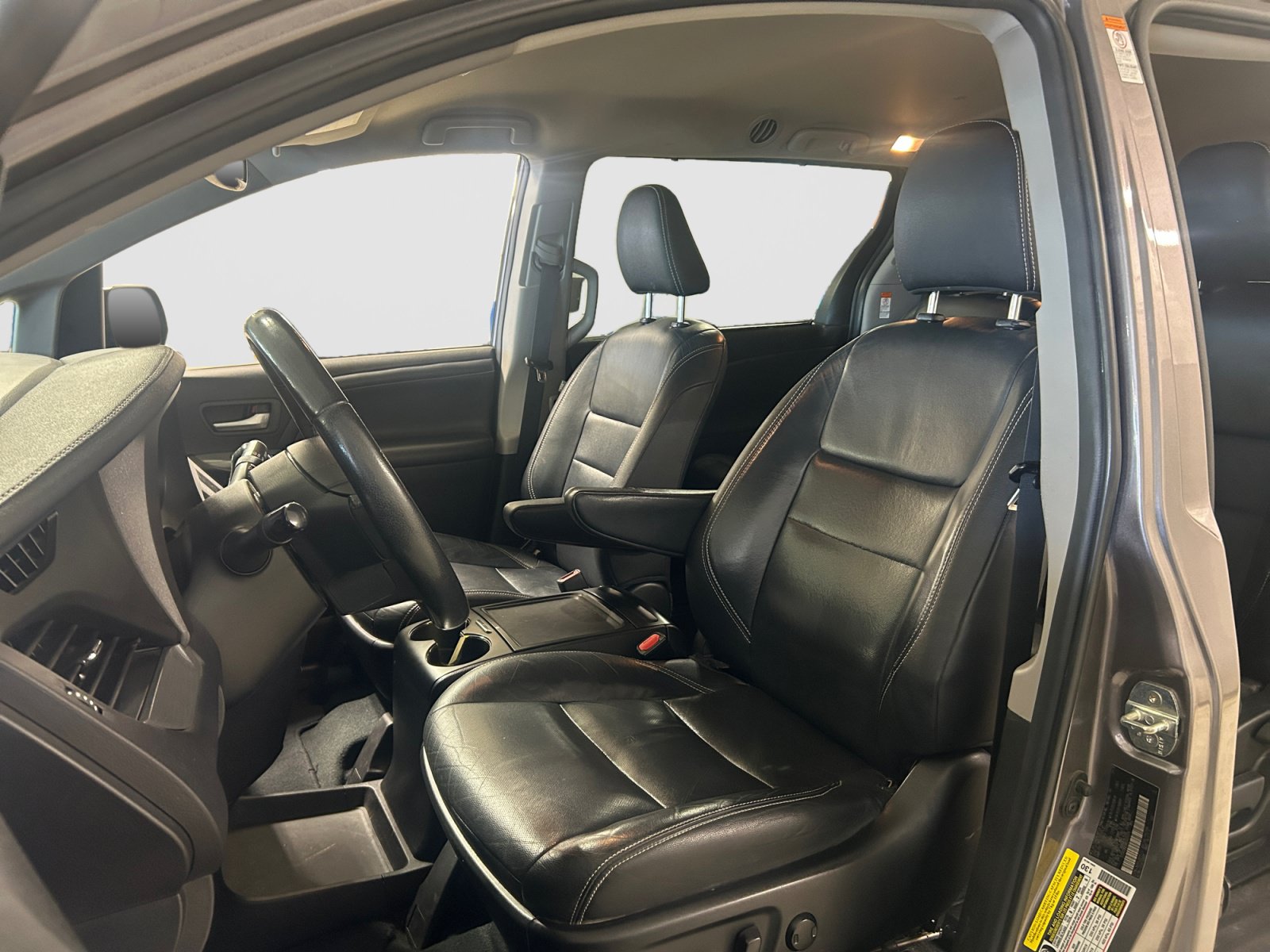 Used 2019 Toyota Sienna SE FWD image 11