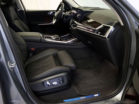 Used 2025 BMW X7 xDrive40i w/ Premium Package image 37