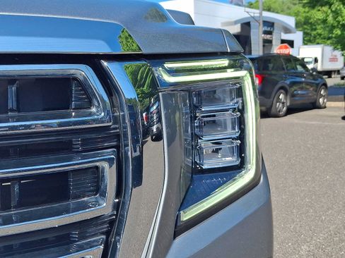 Used 2024 GMC Yukon SLT w/ SLT Luxury Package AWD/4WD image 11