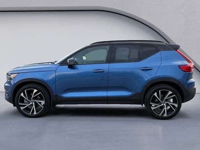 Used 2021 Volvo XC40 T4 R-Design w/ Advanced Package