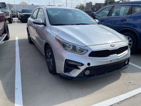 Used 2019 Kia Forte LXS image 2