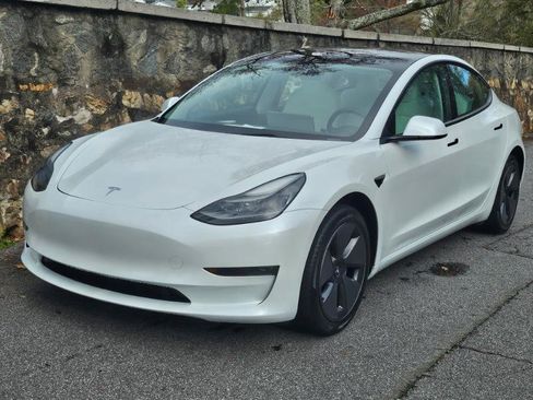 Used 2023 Tesla Model 3 Standard Range image 13