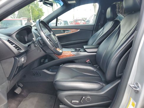 Used 2019 Lincoln Nautilus Select image 13