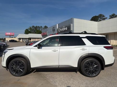 New 2026 Nissan Pathfinder SL w/ SL Premium Package FWD image 1