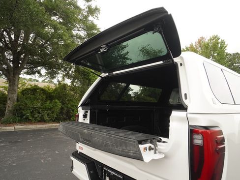 Used 2025 GMC Sierra 2500 Denali w/ Denali Reserve Package AWD/4WD image 11