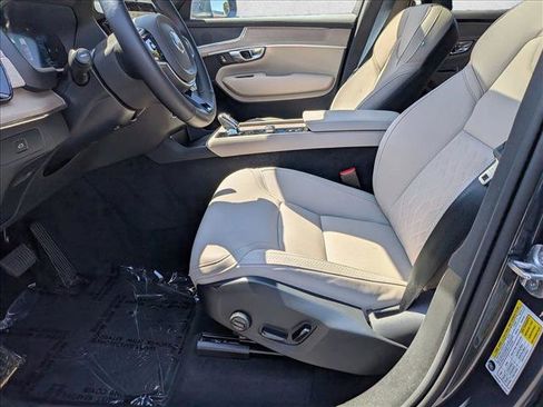 Used 2026 Volvo XC90 B6 Plus w/ Protection Package Premier AWD/4WD image 16
