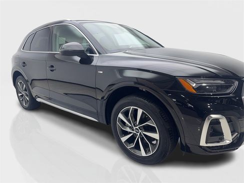 Used 2022 Audi Q5 2.0T Premium w/ Convenience Package image 12