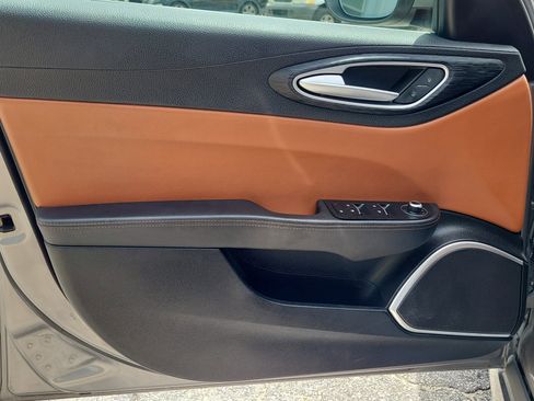 Used 2019 Alfa Romeo Giulia AWD w/ Cold Weather Package image 18