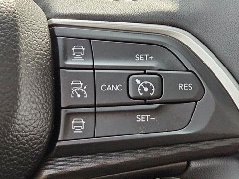 Used 2023 Jeep Grand Cherokee L Laredo AWD/4WD image 26