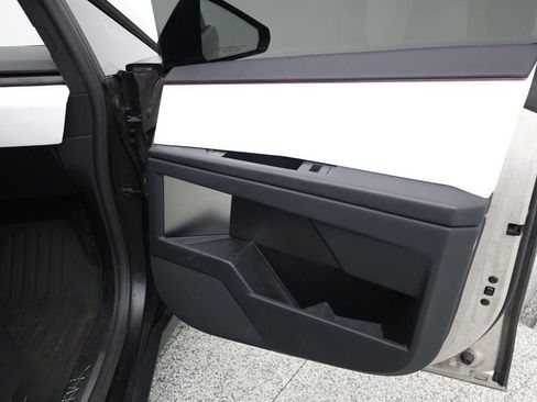 Used 2024 Tesla Cybertruck AWD Crew Cab image 28