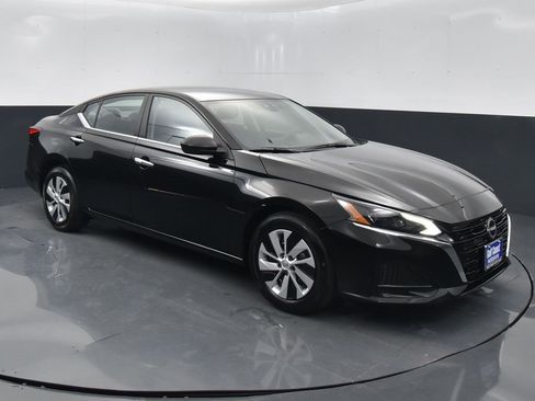 Certified 2025 Nissan Altima 2.5 S image 2