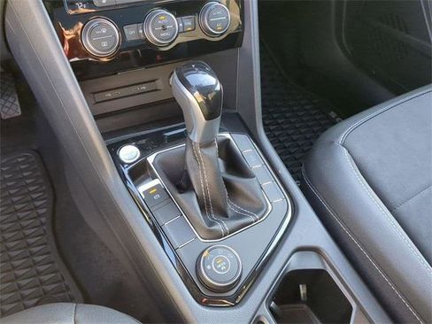 New 2024 Volkswagen Taos SE image 24