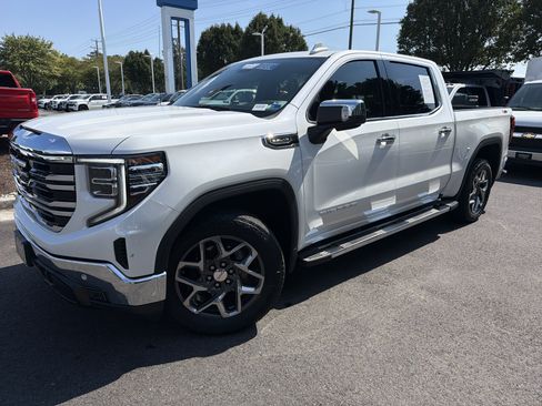 Used 2023 GMC Sierra 1500 SLT w/ SLT Premium Plus Package AWD/4WD image 5