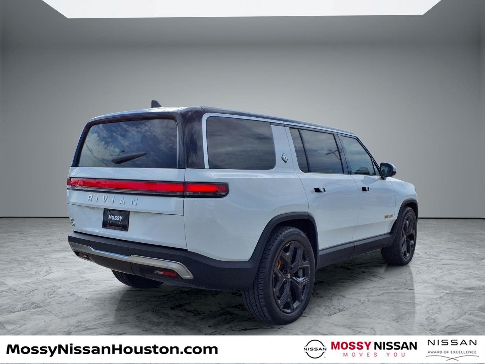 Used 2023 Rivian R1S Launch Edition Quad AWD/4WD image 7