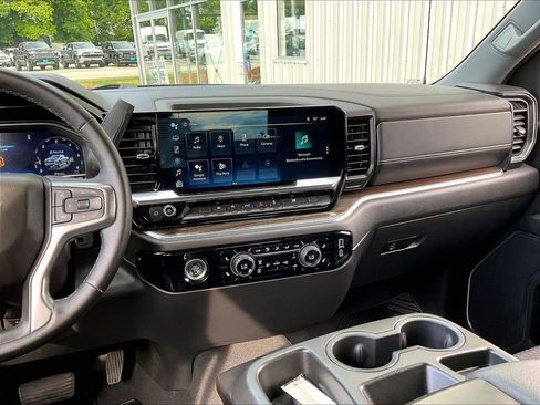 Used 2023 Chevrolet Silverado 1500 LT AWD/4WD image 18