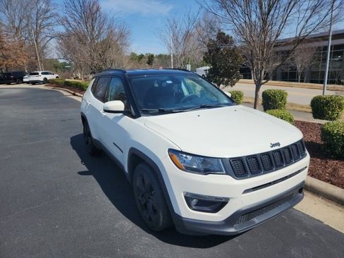Used 2021 Jeep Compass Latitude image 1