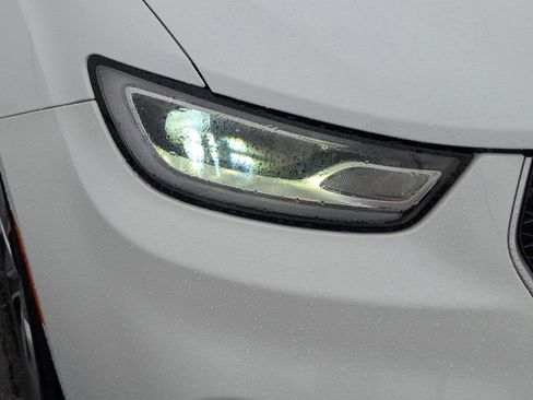 Used 2022 Chrysler Pacifica Pinnacle image 4