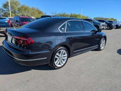 Used 2017 Volkswagen Passat 1.8T SE image 2