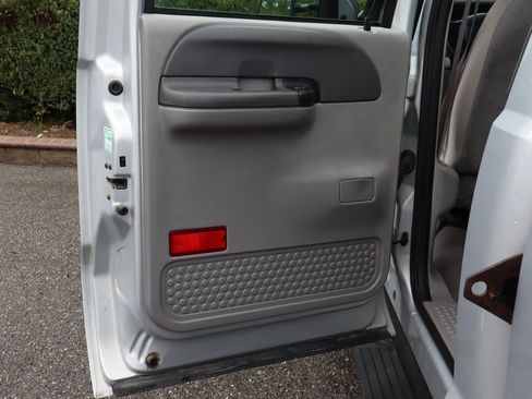 Used 2000 Ford F350 XLT image 31