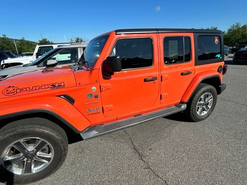 Used 2018 Jeep Wrangler Unlimited Sahara AWD/4WD image 7