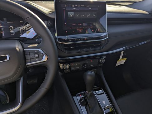 New 2026 Jeep Compass Latitude image 10