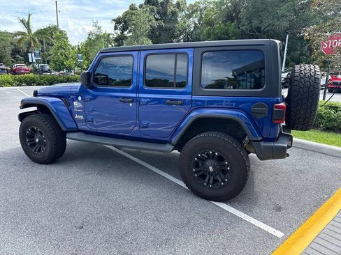 Used 2018 Jeep Wrangler Unlimited Sahara AWD/4WD image 10