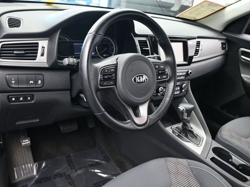 Used 2019 Kia Niro LX image 12
