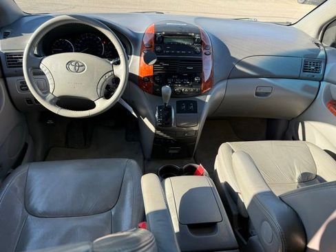 Used 2008 Toyota Sienna XLE FWD image 16