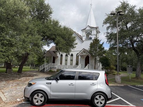 Used 2015 Kia Soul FWD image 1