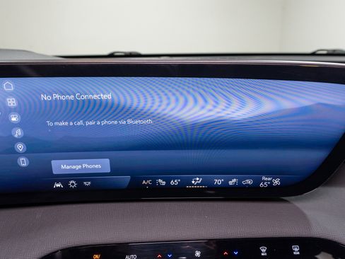 Used 2025 Buick Enclave Preferred image 19