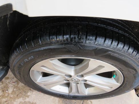 Used 2012 Toyota Highlander Limited w/ Tow Pkg FWD image 21