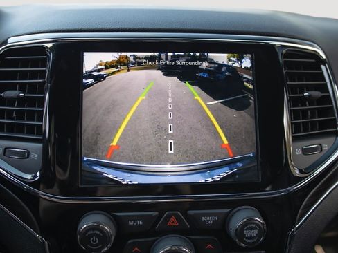 Used 2020 Jeep Grand Cherokee Limited image 12