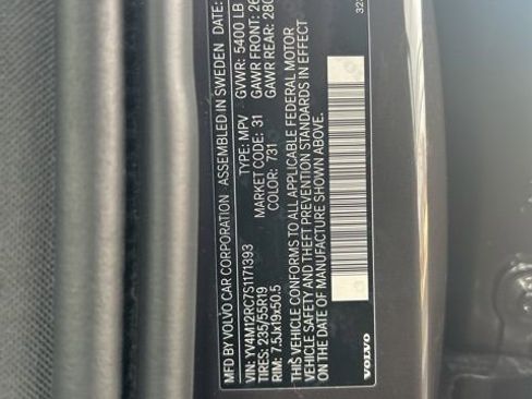 Certified 2025 Volvo XC60 B5 Plus w/ Climate Package image 28