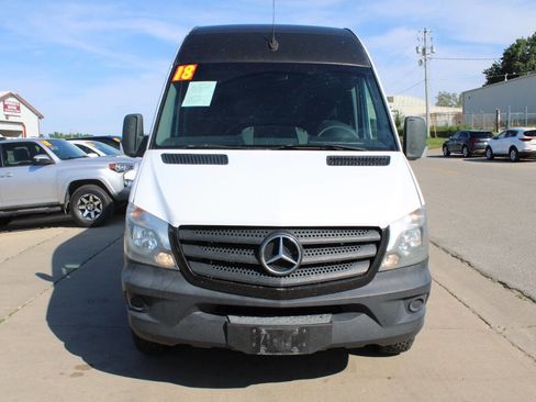 Used 2018 Mercedes-Benz Sprinter 2500 image 2