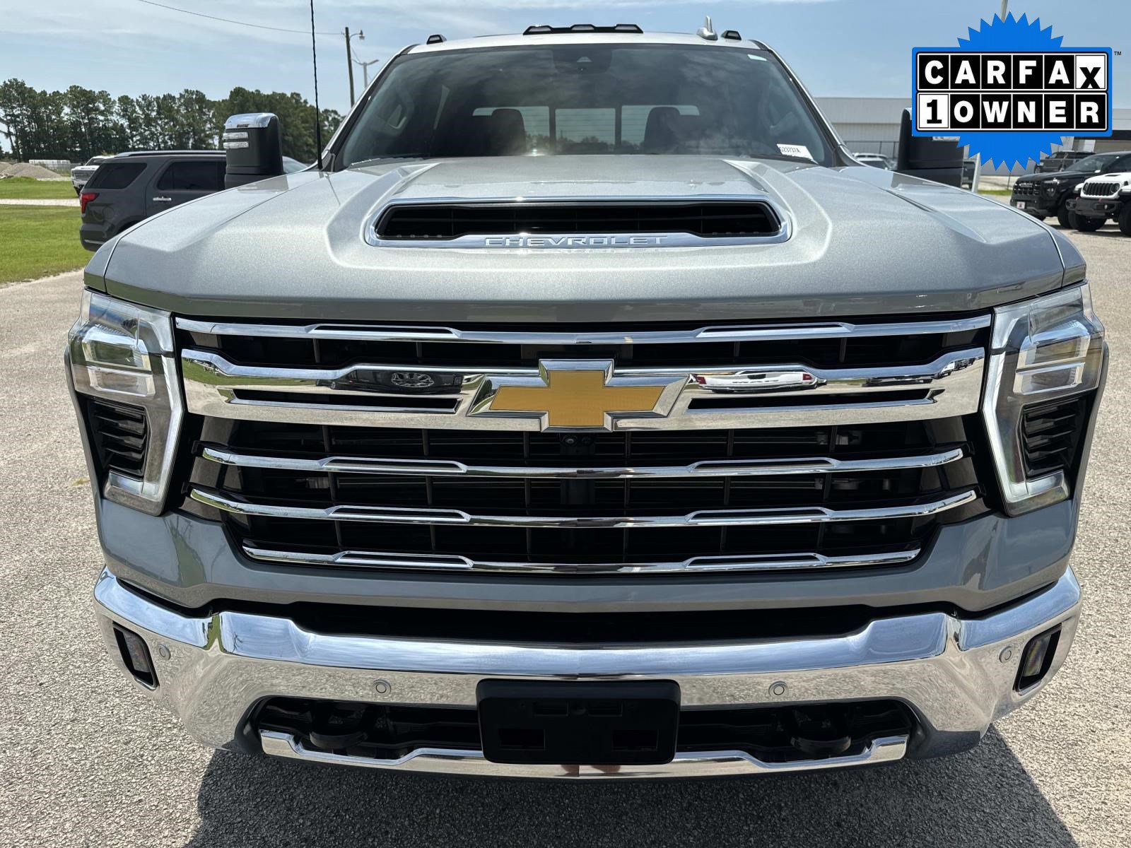 Used 2024 Chevrolet Silverado 2500 LTZ w/ LTZ Premium Package AWD/4WD image 9