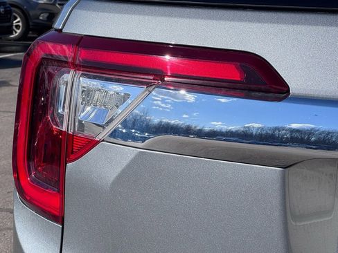 Used 2023 GMC Acadia SLE w/ Driver Convenience Package image 11