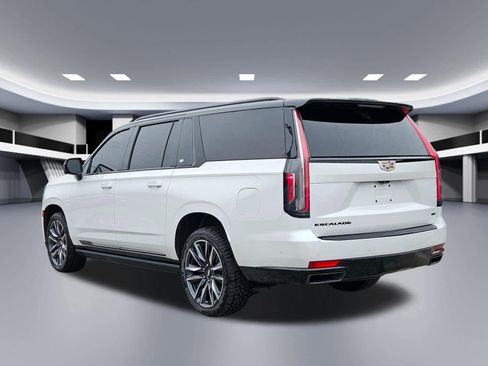 Used 2021 Cadillac Escalade ESV Premium Luxury w/ LPO, Illumination Package RWD image 3