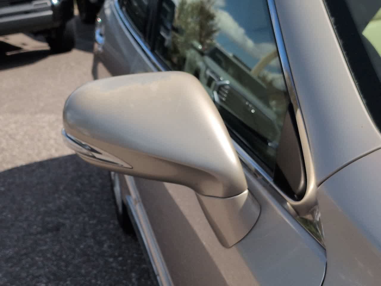 Used 2010 Lexus ES 350 w/ Preferred Accessory Package FWD image 12