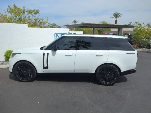 Used 2024 Land Rover Range Rover SE AWD/4WD image 8
