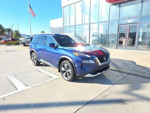 Used 2023 Nissan Rogue Platinum w/ Platinum Premium Package image 2