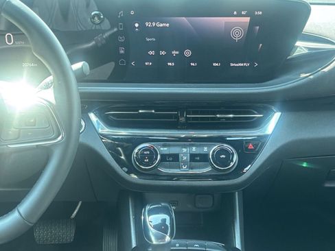 Used 2025 Buick Envista Sport Touring image 17