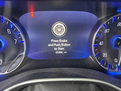 Used 2023 Chrysler Pacifica Touring-L image 12