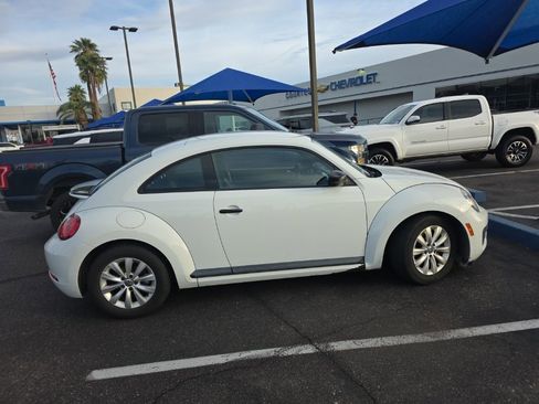 Used 2017 Volkswagen Beetle 1.8T S image 4