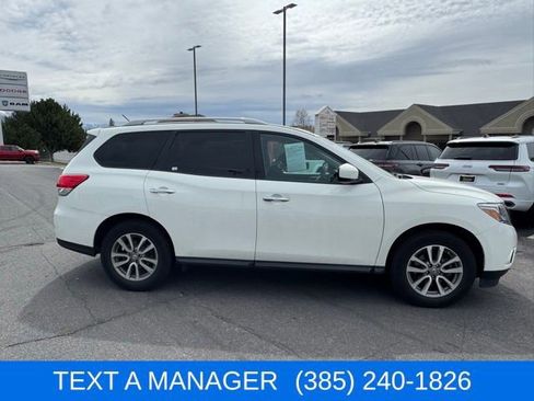 Used 2016 Nissan Pathfinder S image 4