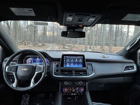 Used 2023 Chevrolet Suburban LT image 5