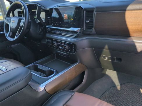 Certified 2024 Chevrolet Silverado 3500 High Country w/ High Country Premium Package image 29