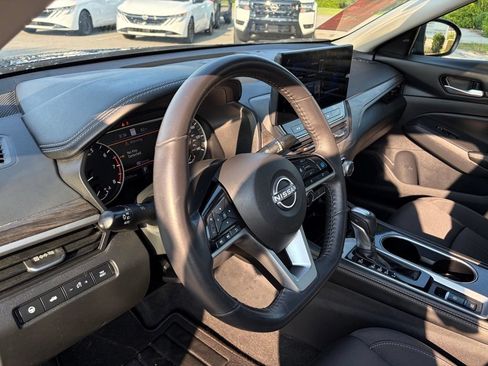 Certified 2024 Nissan Altima 2.5 SV w/ SV Premium Package FWD image 14