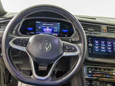 Used 2022 Volkswagen Tiguan SE w/ Panoramic Sunroof Package AWD/4WD image 31